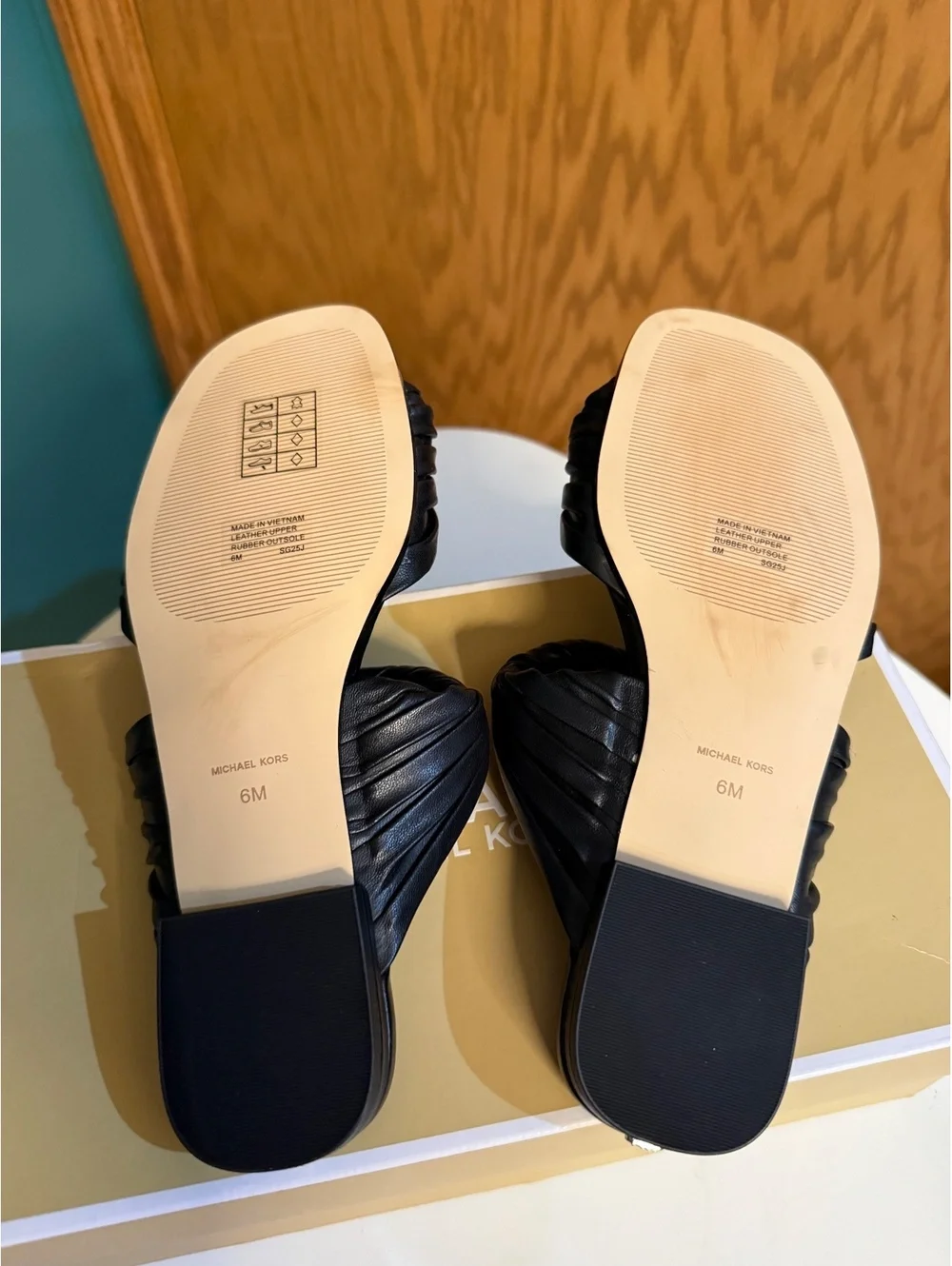 Michael Kors Kiana Leather Sandals Black Size 6M NIB